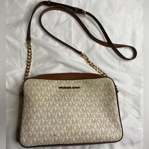 Michael Kors Jet Set Crossbody